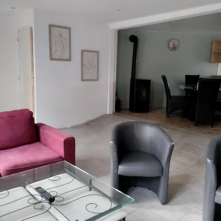 Maison Situee A 度假居 *